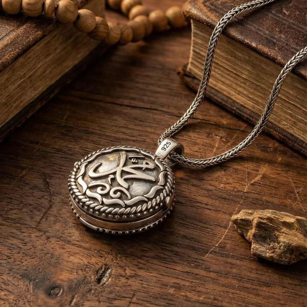 Hz Muhammed (s.a.v.) Lafzı İşlemeli Muska Kabı Cevşen Gümüş KolyeAmulet and Cevsen Necklace