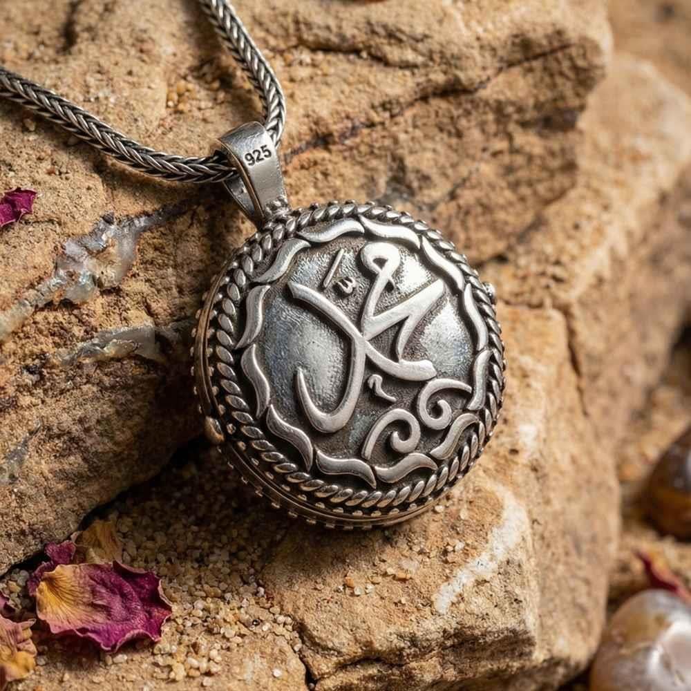 Hz Muhammed (s.a.v.) Lafzı İşlemeli Muska Kabı Cevşen Gümüş KolyeAmulet and Cevsen Necklace