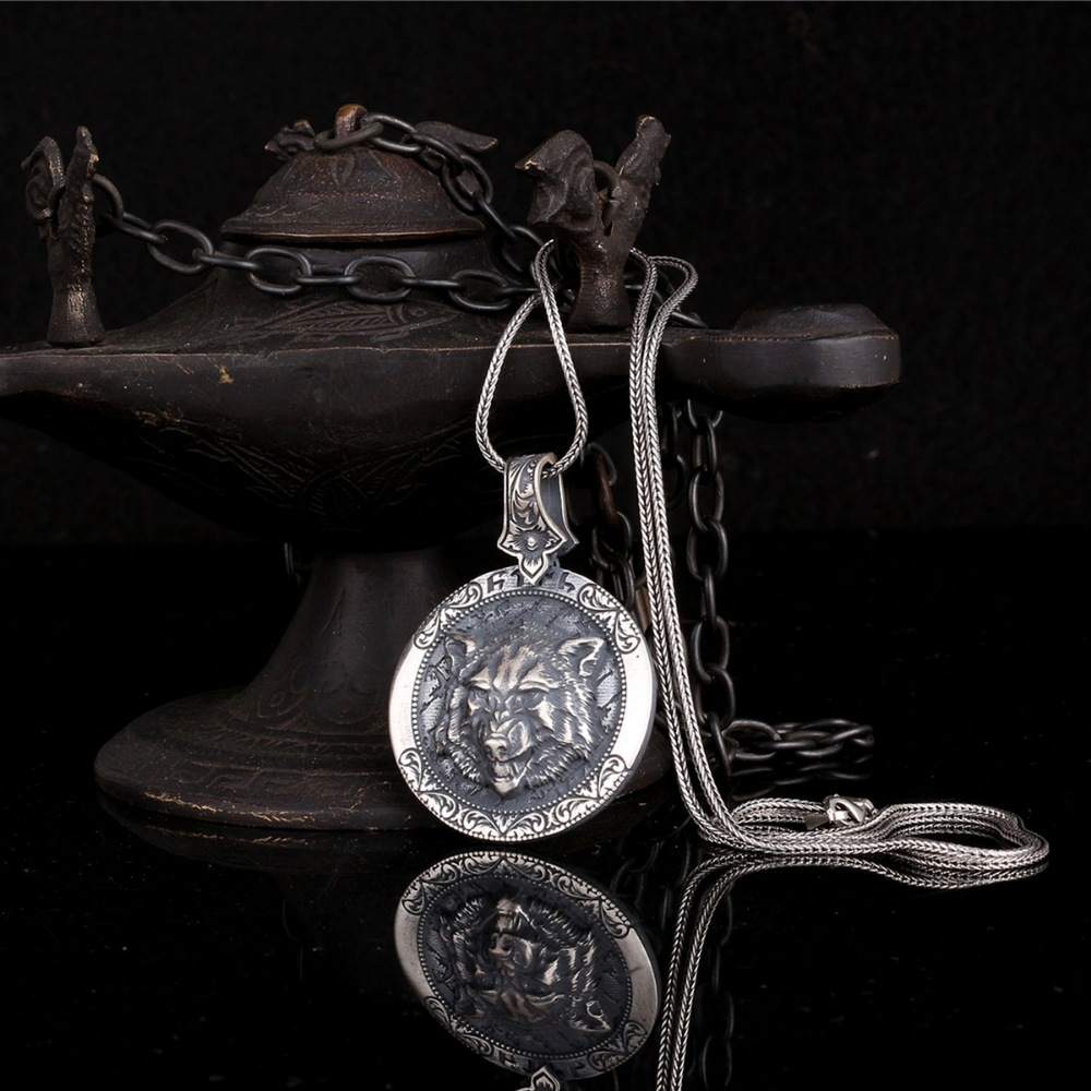 Kabartmalı Kurt Türk Yazılı Gümüş Kolye