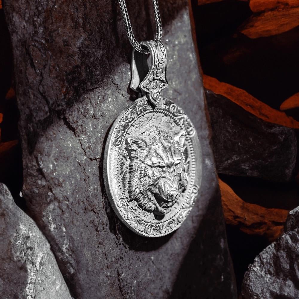 Kabartmalı Kurt Türk Yazılı Gümüş Kolye