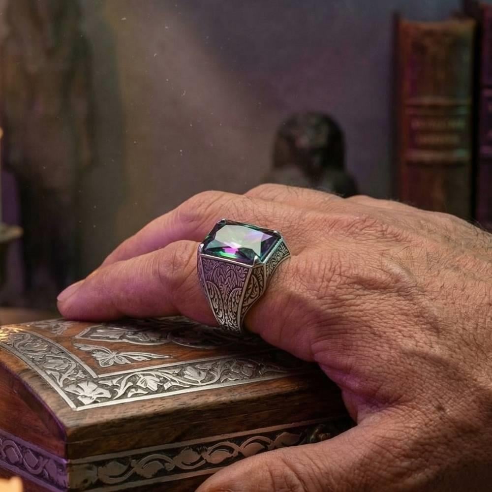 Kalem İşlemeli Mistik Topaz Taşlı Gümüş YüzükMystic Topaz Stone Ring