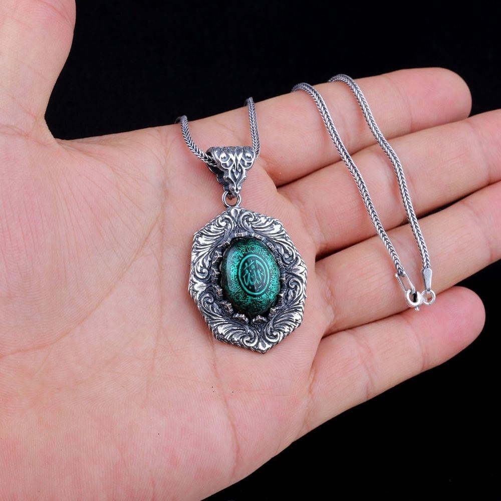 Kalem İşlemeli Yeşil Ayetel Kürsi Gümüş Kolye