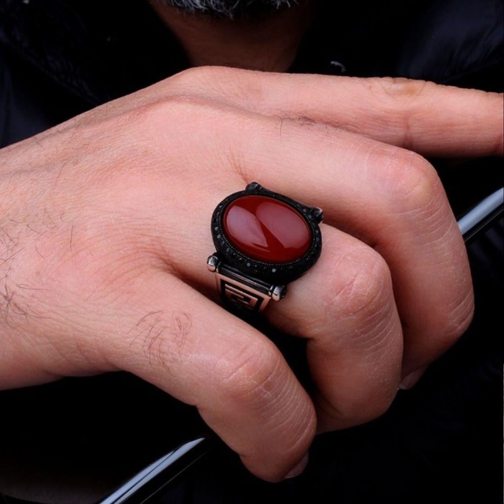 Kalkan Model Kırmızı Akik Taşlı Gümüş Erkek YüzükAgate Stone Ring