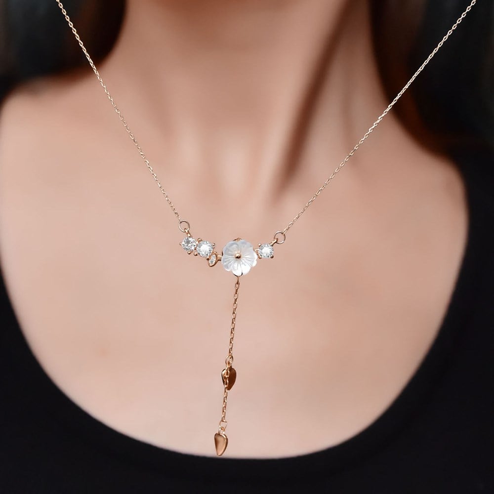 Kardelen Çiçeği Kenarları Zirkon Taş Detaylı Gümüş Kolye Rose