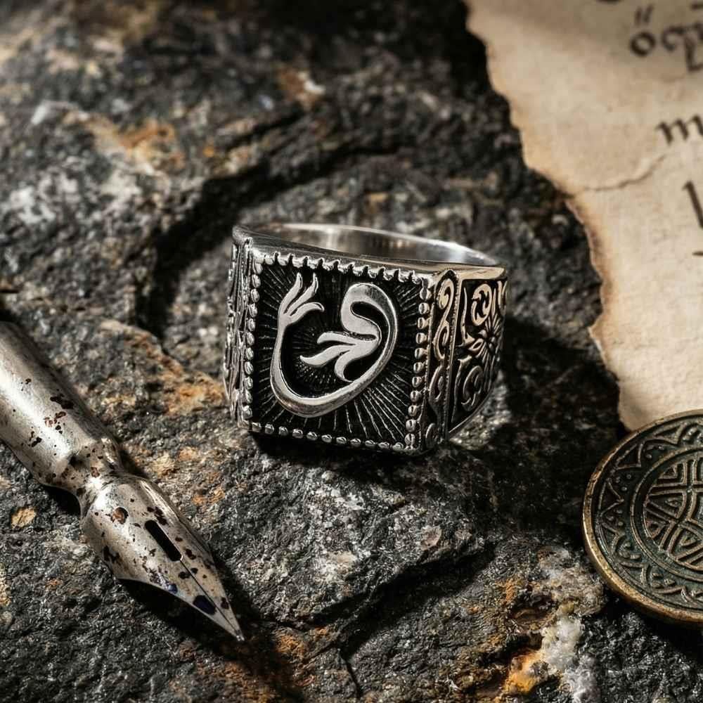 Kare Kesim Vav Harfi Desenli Gümüş Erkek YüzükElif Vav Yüzük