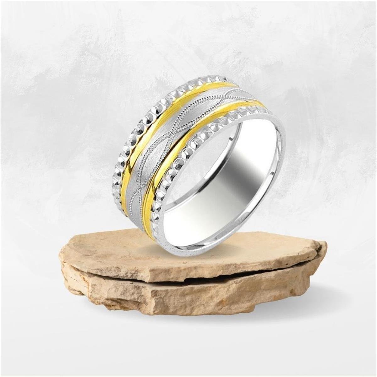 Kenar Kısımları Şerit Motifli Gümüş Alyans