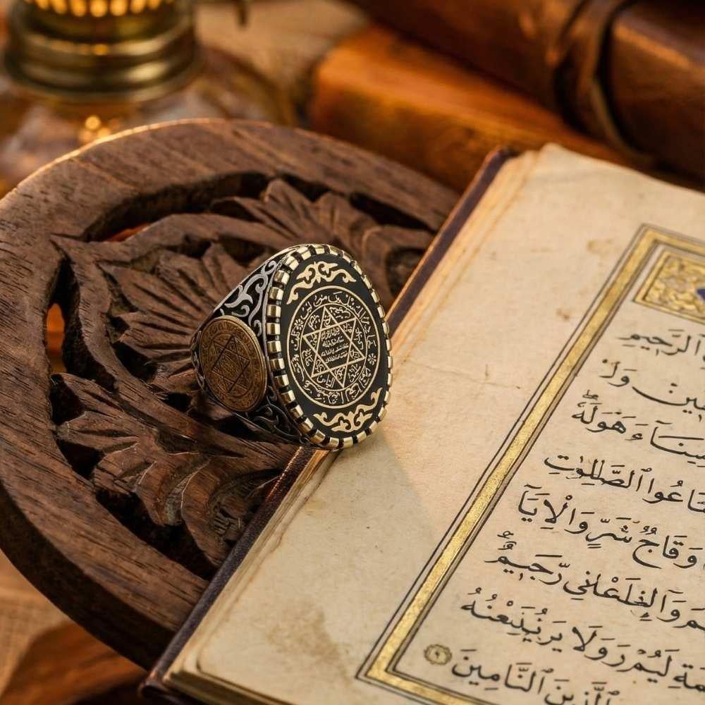 Kenarları Hz.Süleyman Mührü Siyah Mineli Gümüş YüzükSüleyman Mührü Yüzükler