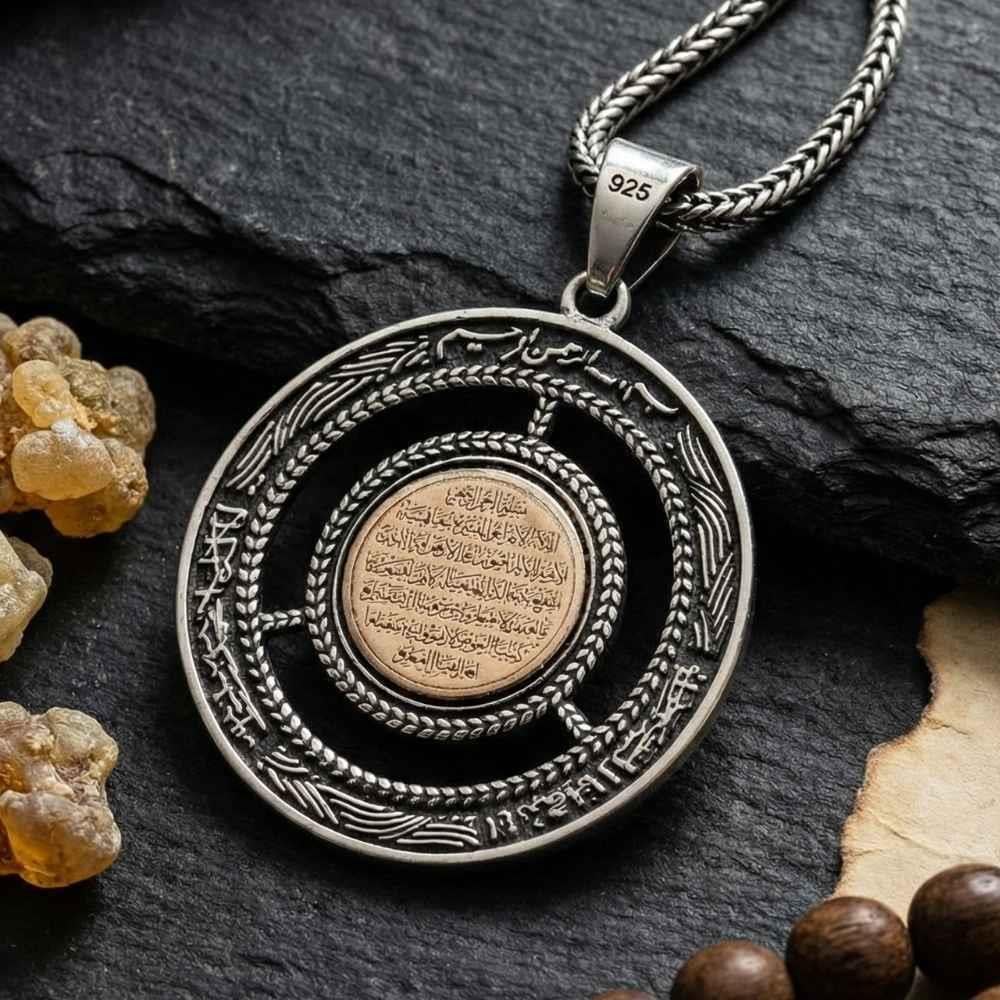 Kenarları Motifli Ayetel Kürsi Gümüş KolyeAyetel Kürsi Kolye