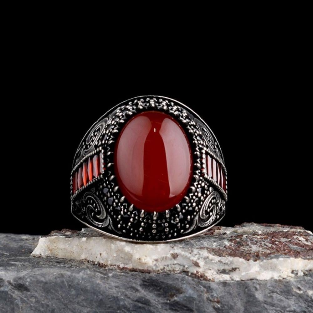 Kenarları Zirkon Taşlı Oval Akik Taşlı Gümüş YüzükAkik Taşlı Yüzükler