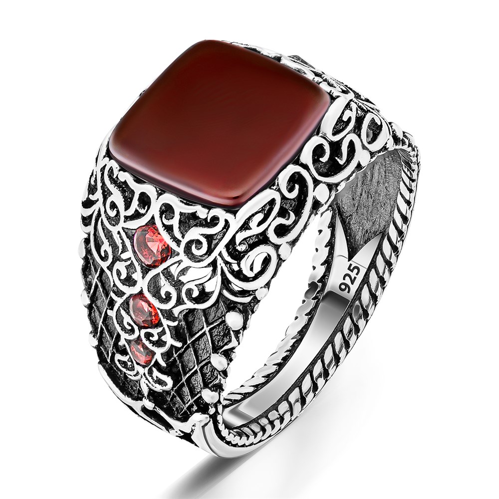 Kırmızı Akik Taşlı Yanları Zirkon Taş Detaylı Gümüş Erkek Yüzük