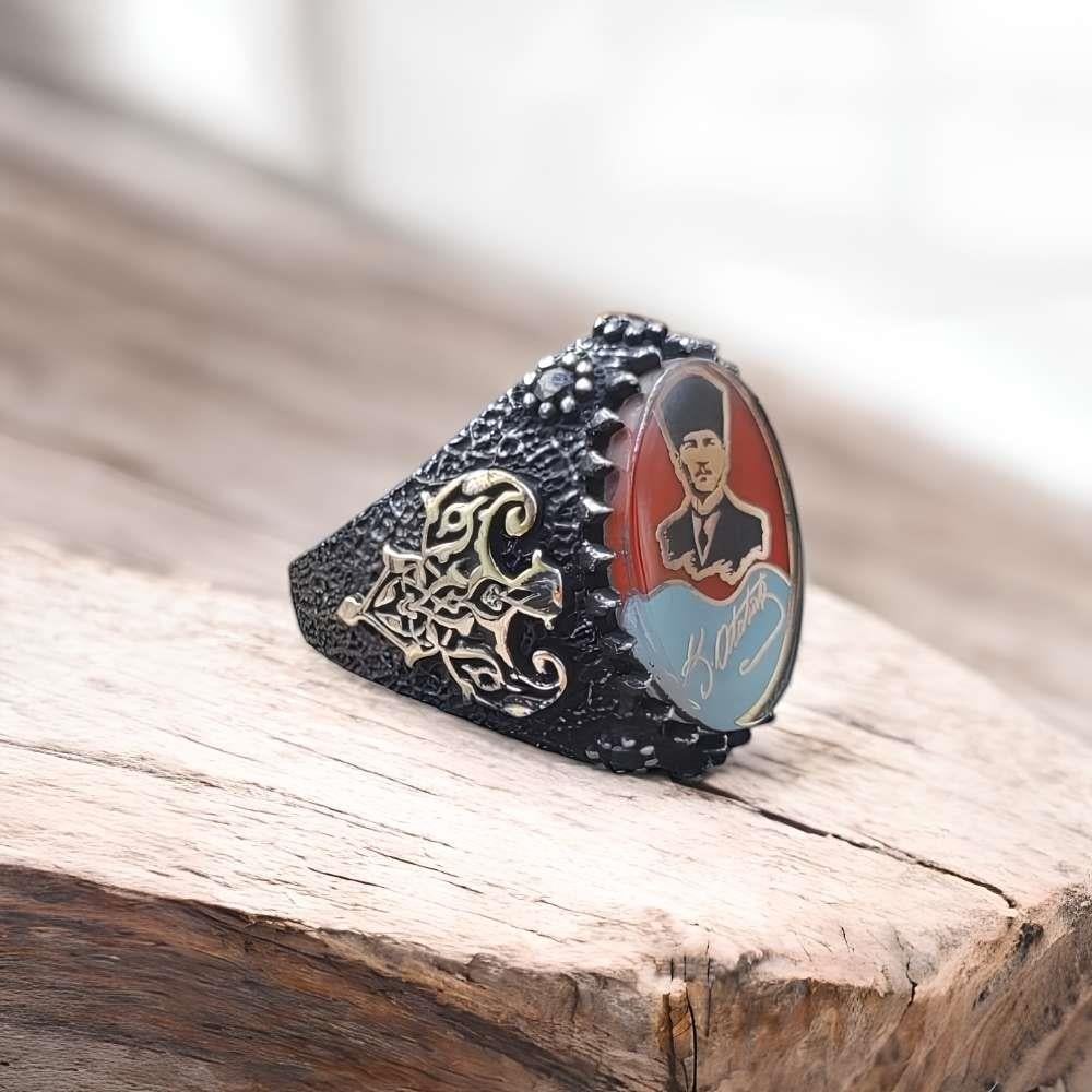 Kırmızı Turkuaz Mineli Atatürk İşlemeli Gümüş YüzükAtatürk Yüzükleri
