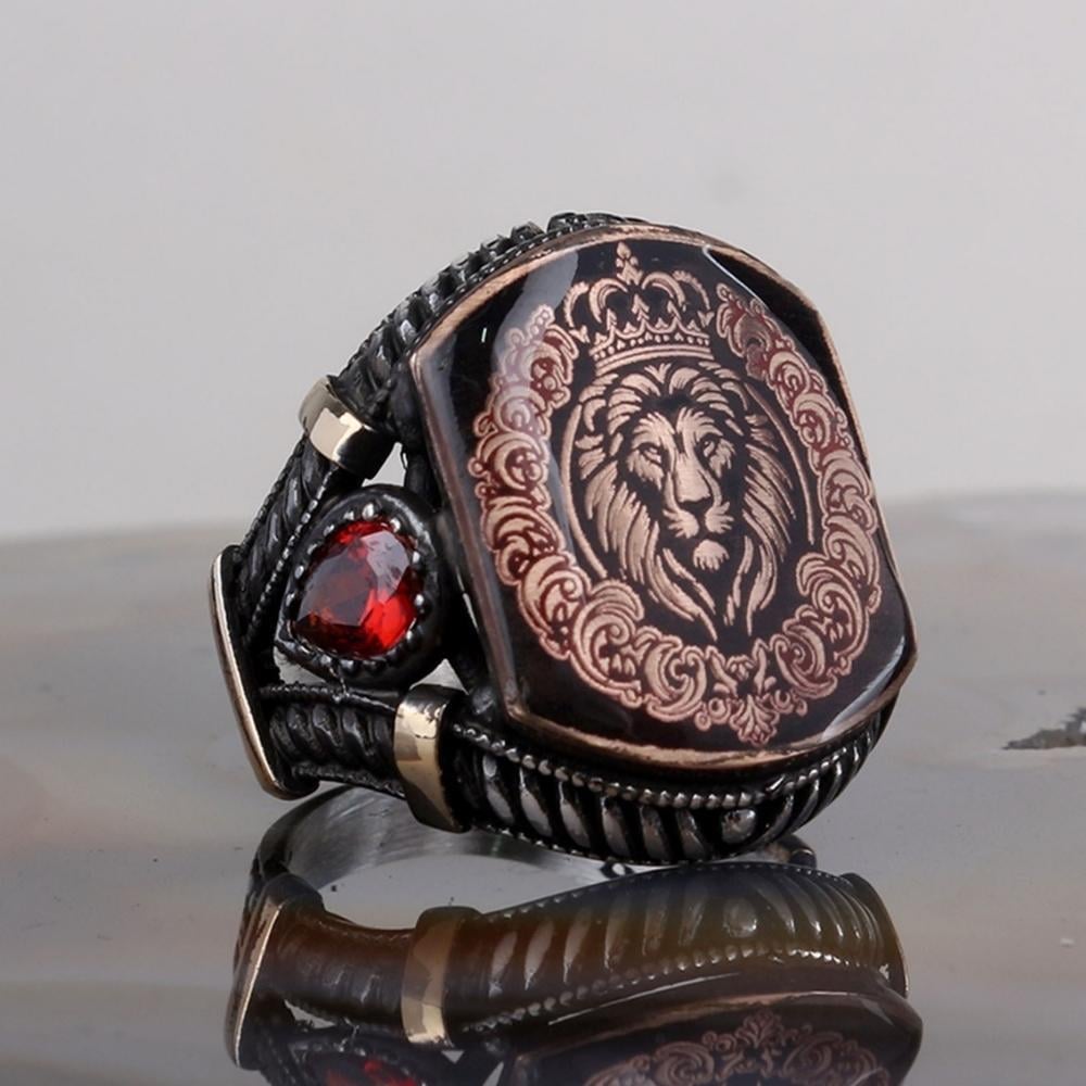 Kırmızı Zirkon Taşlı Aslan Kral Gümüş YüzükAslan Yüzük