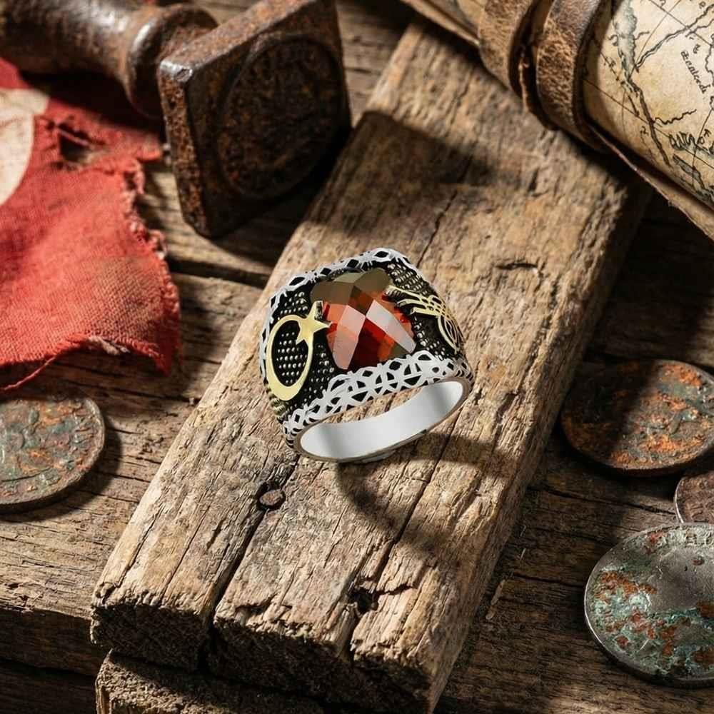 Kırmızı Zirkon Taşlı Ay Yıldız Ve Osmanlı Tuğralı Desenli Gümüş Erkek YüzükZirkon Taşlı Yüzükler