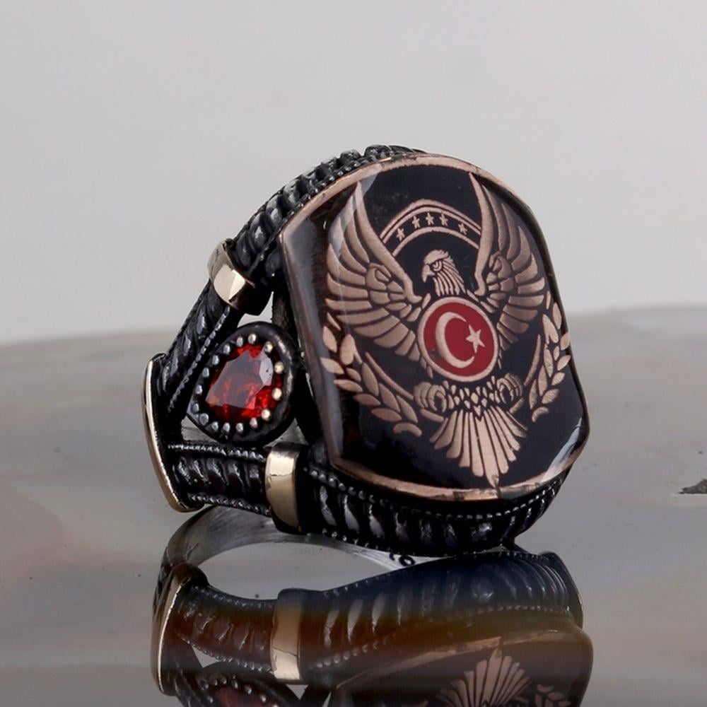 Kırmızı Zirkon Taşlı Kartal İşlemeli Gümüş YüzükKartal Yüzük