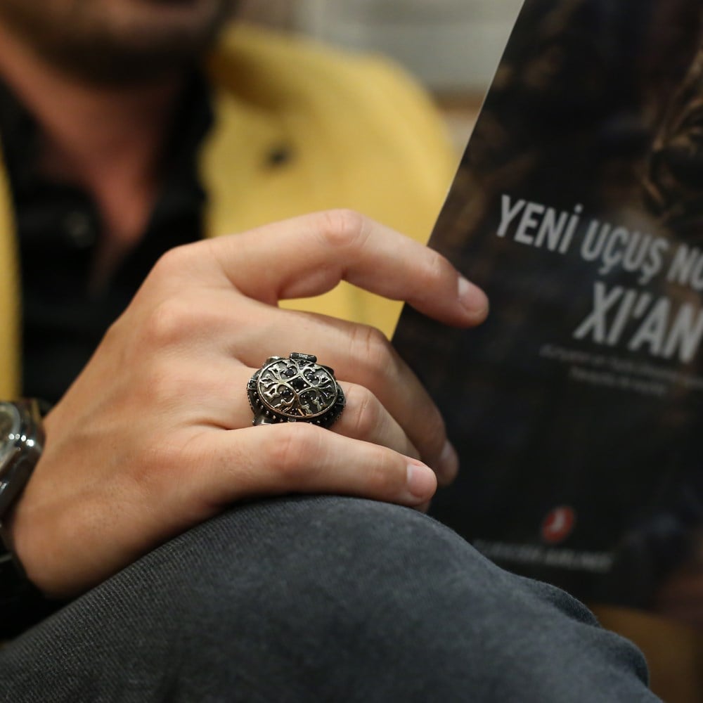 Kişiye Özel Kapaklı Lale Motifli Gümüş Yüzük