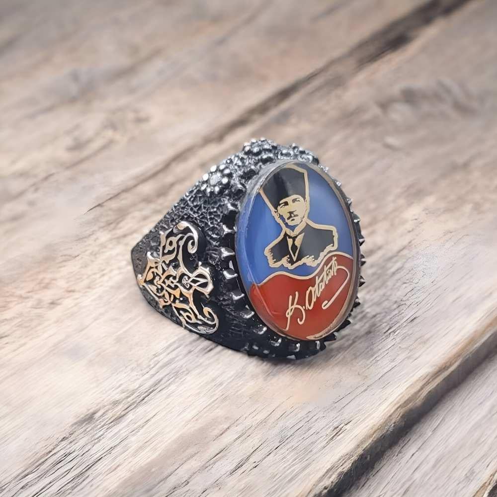 Lacivert Kırmızı Mineli Atatürk İşlemeli Gümüş YüzükAtatürk Yüzükleri