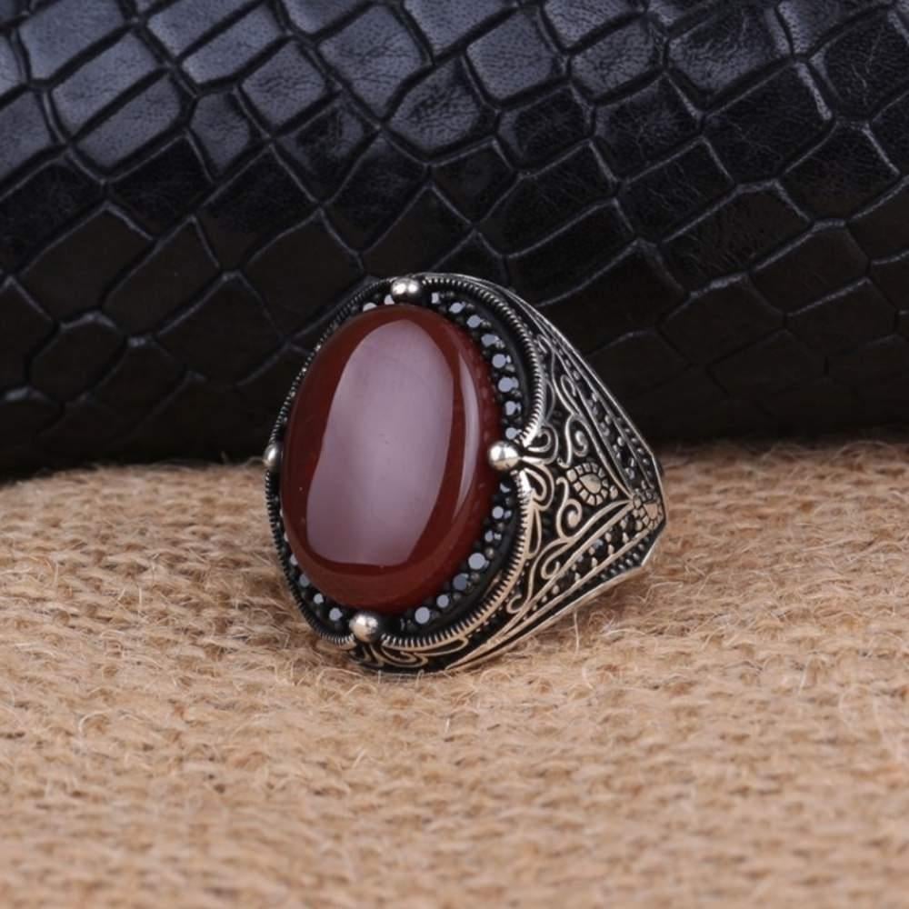 Motif Detaylı Kırmızı Akik Taşlı Gümüş YüzükAkik Taşlı Yüzükler