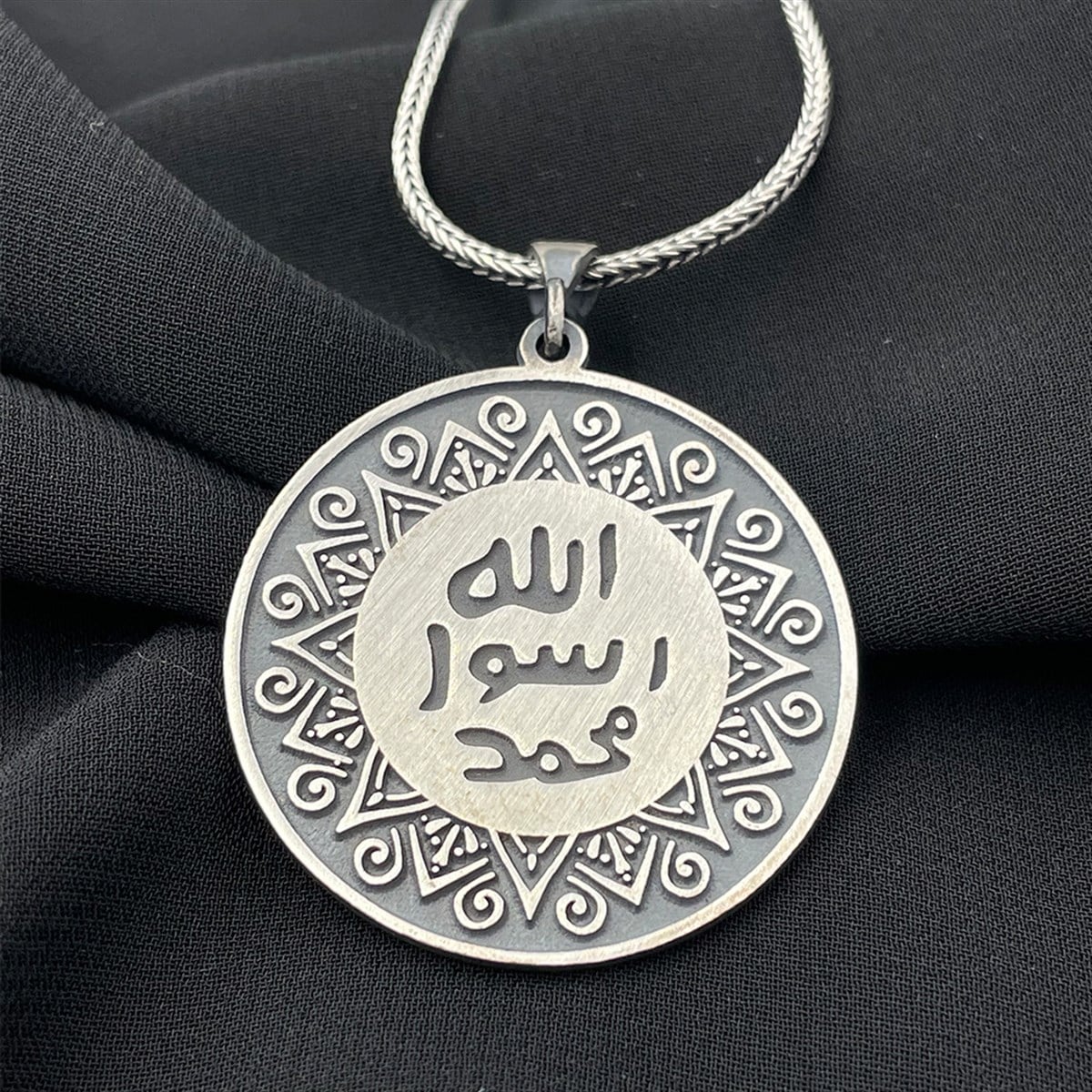 Mührü Şerif İşlemeli Gümüş Kolye