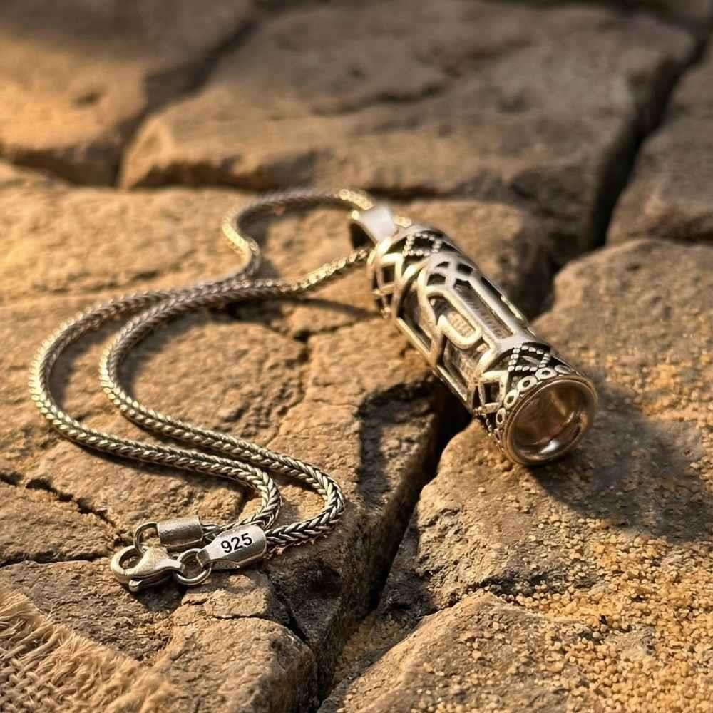 Nali Şerif İşlemeli Gümüş Cevşen KolyeMuskalık ve Cevşen Kolye