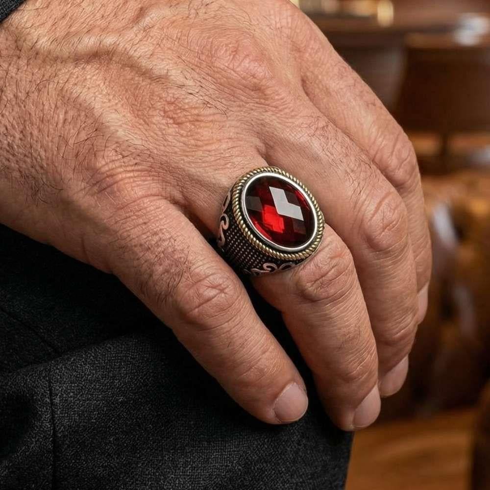 Nokta Desenli Kırmızı Zirkon Taşlı Gümüş Erkek YüzükZirkon Taşlı Yüzükler