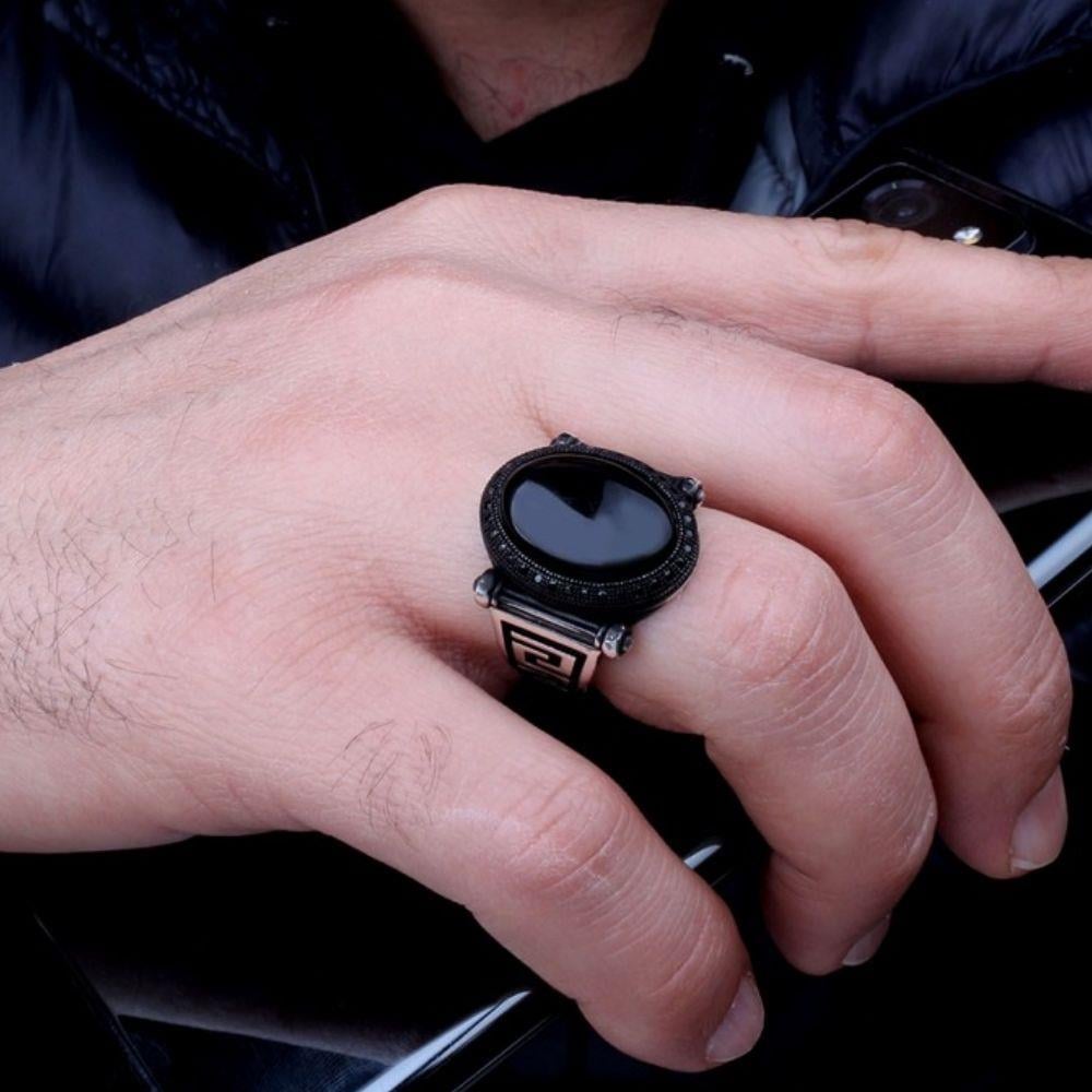 Oniks Taşlı Oval Gümüş Erkek YüzükOniks Taşlı Yüzükler