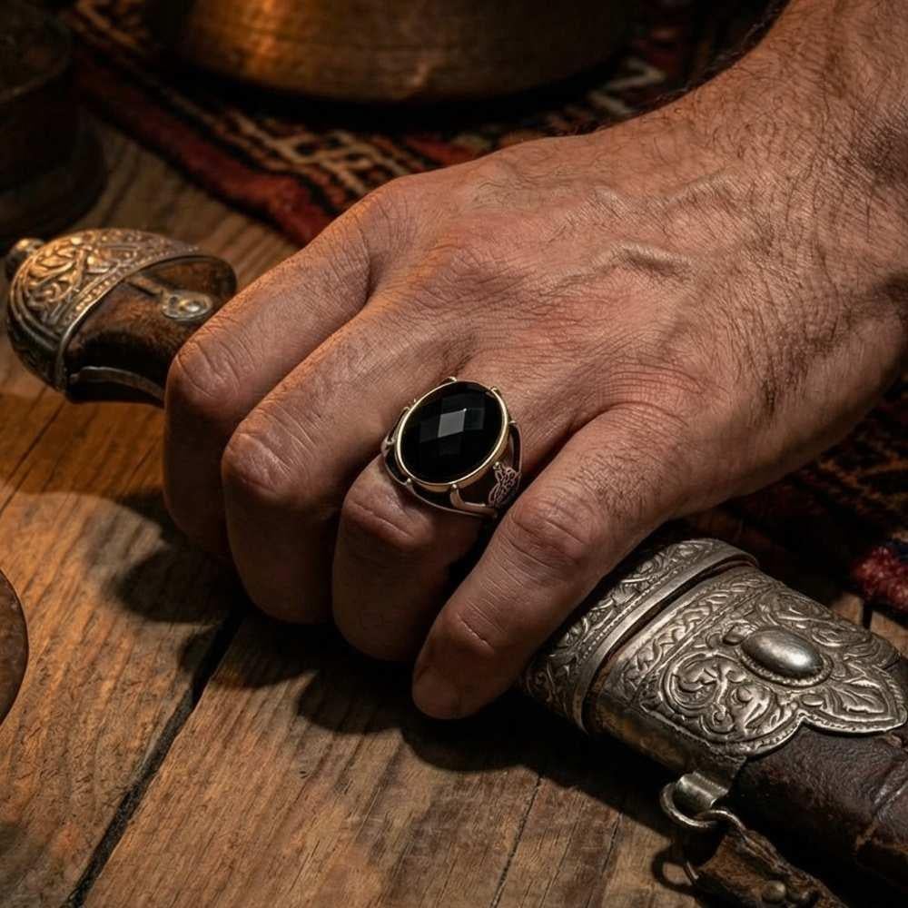 Osmanlı Tuğra İşlemeli Siyah Zirkon Taşlı Gümüş YüzükZirkon Taşlı Yüzükler
