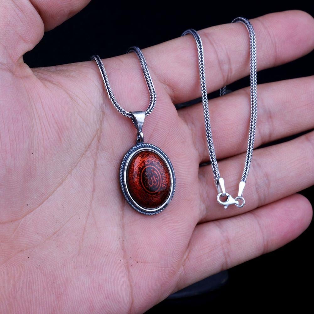 Oval Kesim Kırmızı Ayetel Kürsi Gümüş Kolye