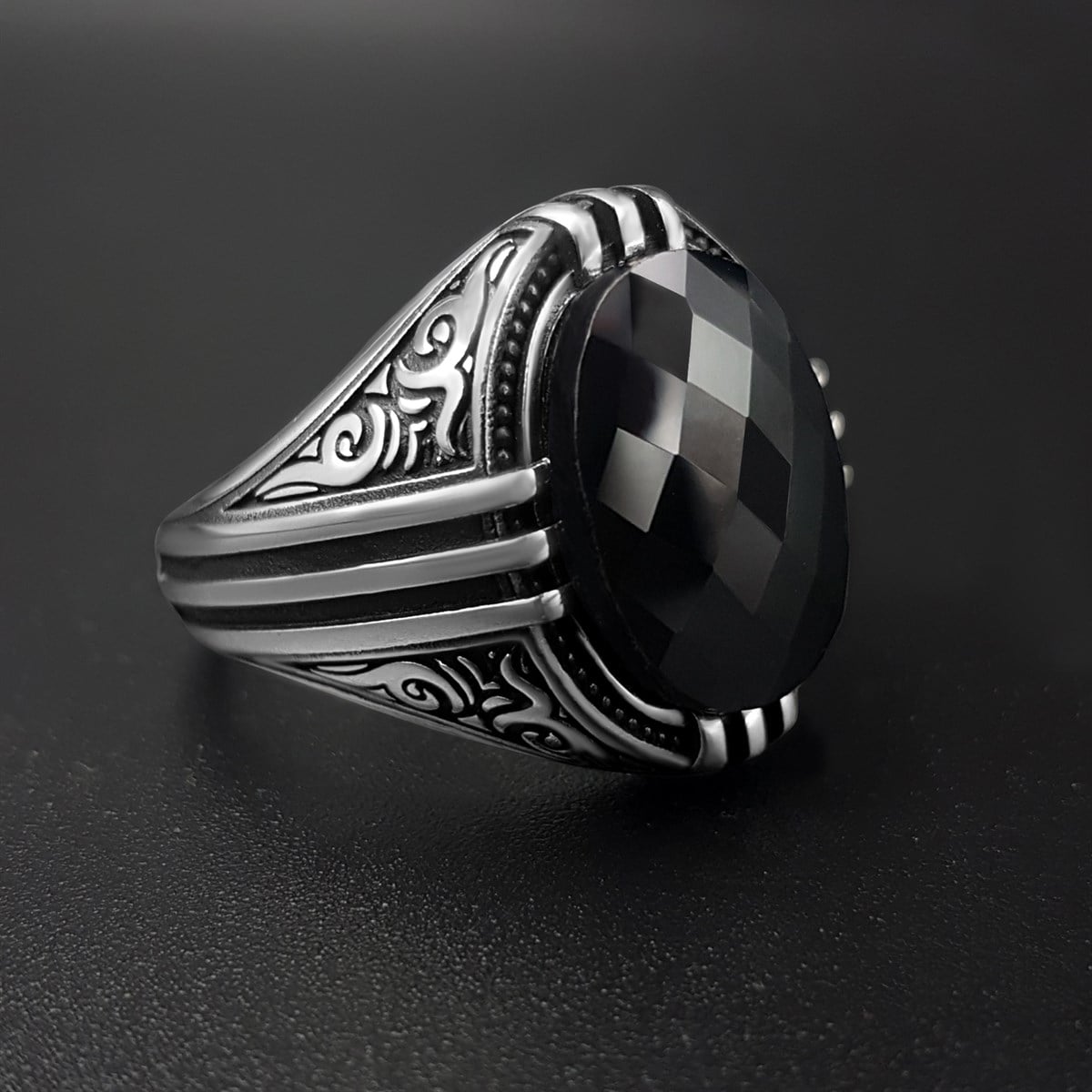 Oval Zirkon Taşlı Desenli Gümüş Yüzük