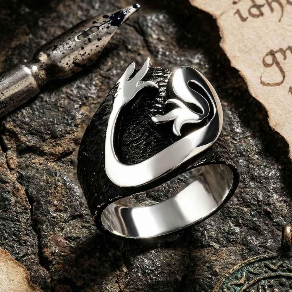 Özel Siyah Zeminli Vav Motifli Gümüş Erkek YüzükElif Vav Yüzük
