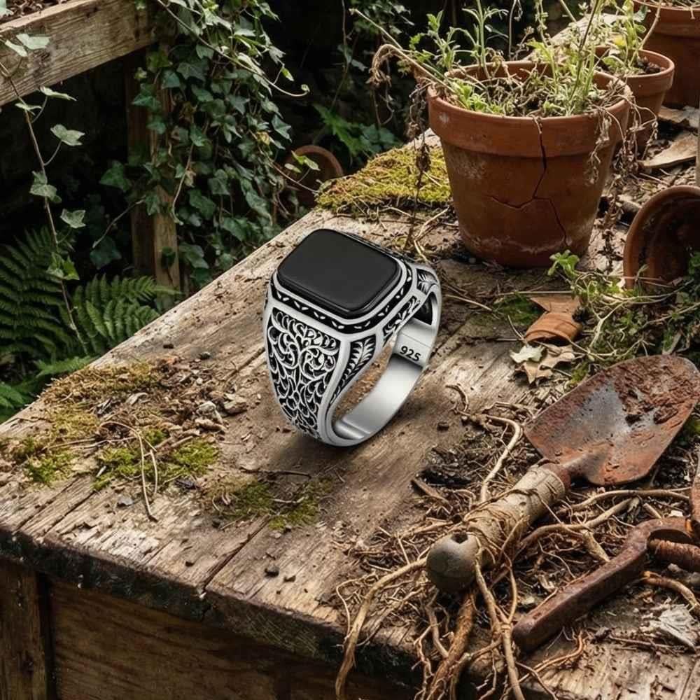 Sarmaşık Motif Oniks Taşlı Gümüş Erkek YüzükOnyx Stone Ring