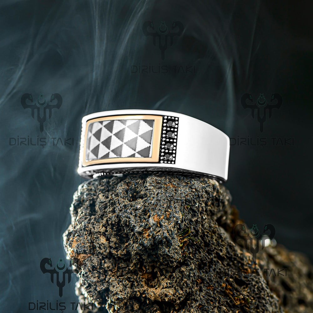 Siyah Beyaz Kare Desenli Kenarları Zirkon Taşlı Gümüş Yüzük
