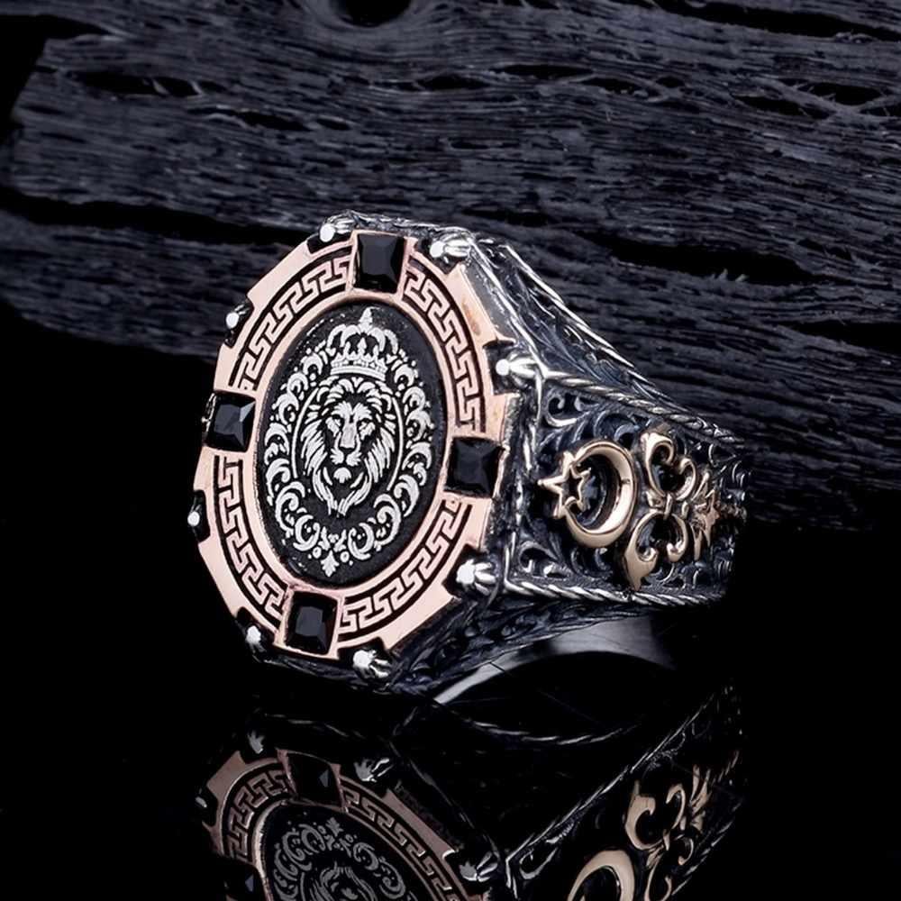 Siyah Taşlı Aslan Kral Motifli Gümüş YüzükAslan Yüzük