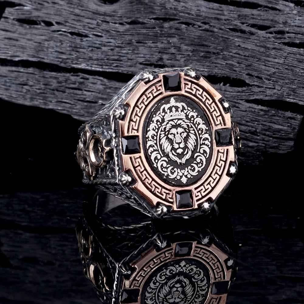 Siyah Taşlı Aslan Kral Motifli Gümüş YüzükAslan Yüzük