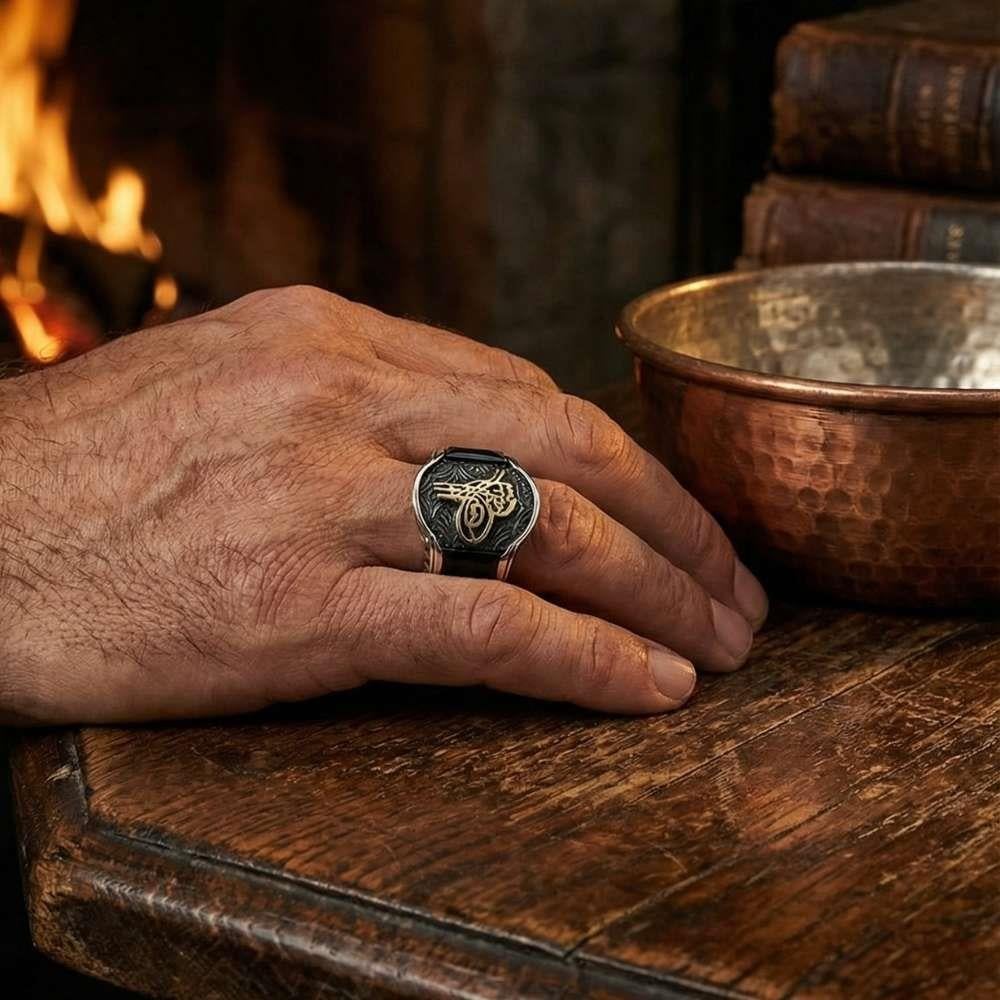 Siyah Zirkon Taşlı Osmanlı Tuğralı Gümüş Erkek YüzükTuğra Yüzük