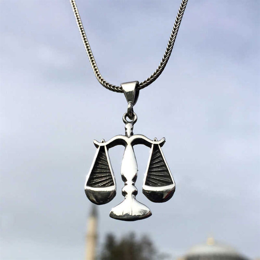 Terazi Model Gümüş Kolye