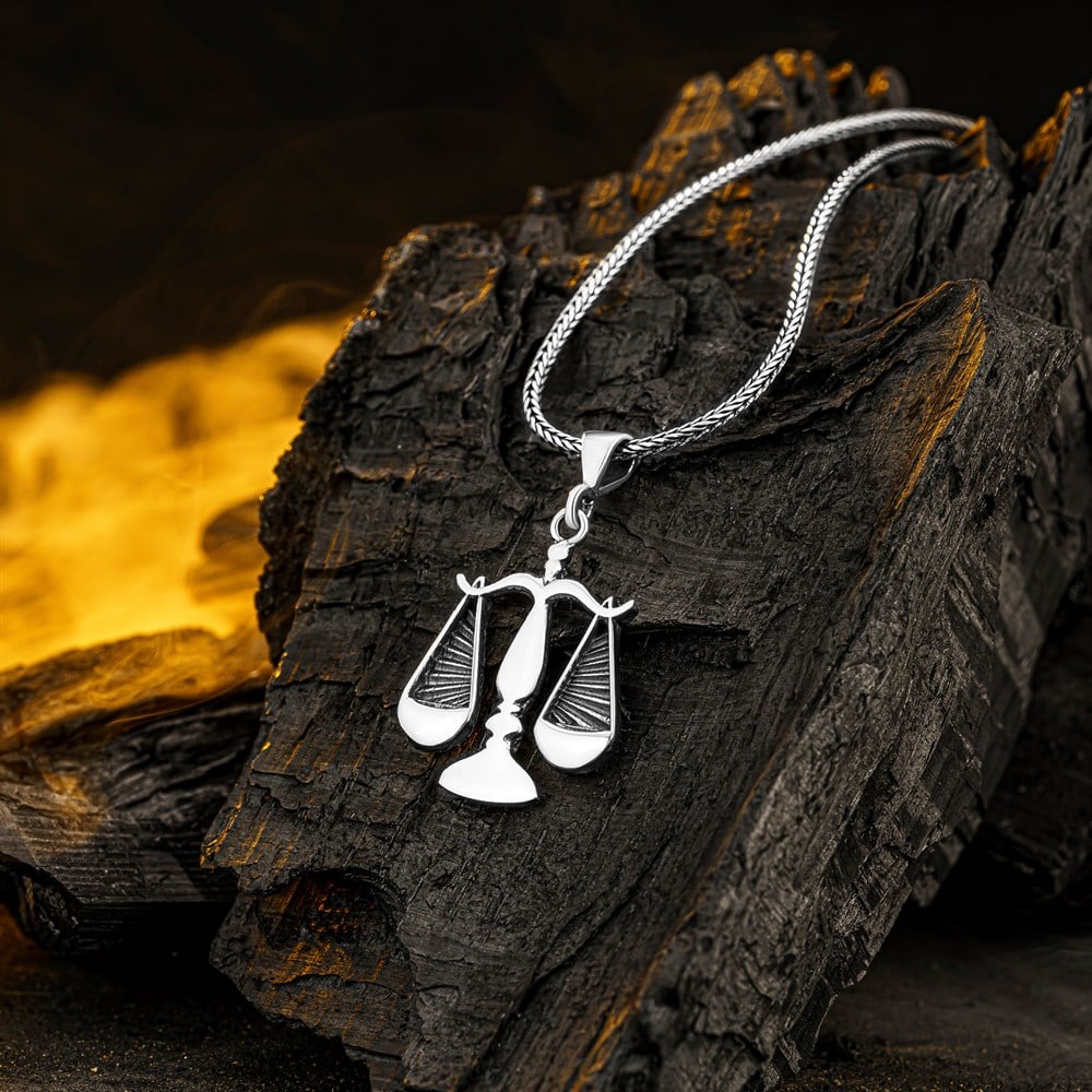 Terazi Model Gümüş Kolye