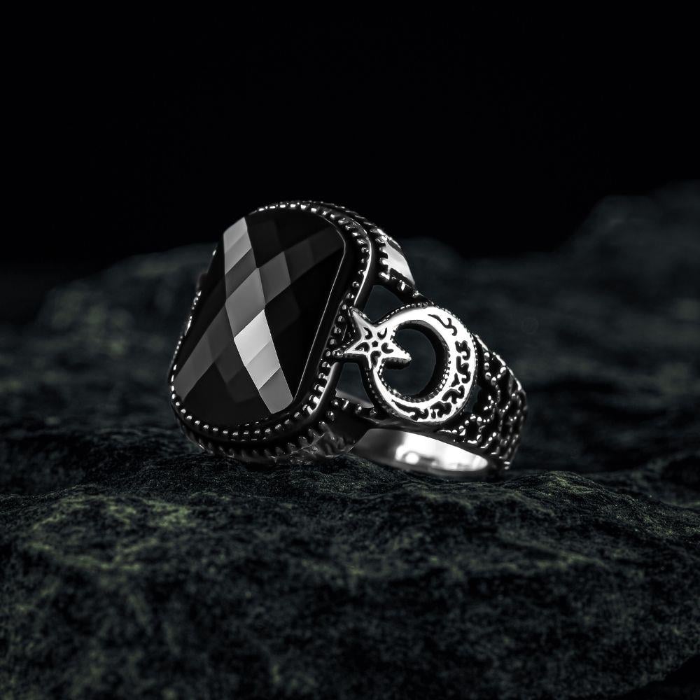 Türk Bayrağı İşlemeli Oniks Taşı Gümüş Yüzük