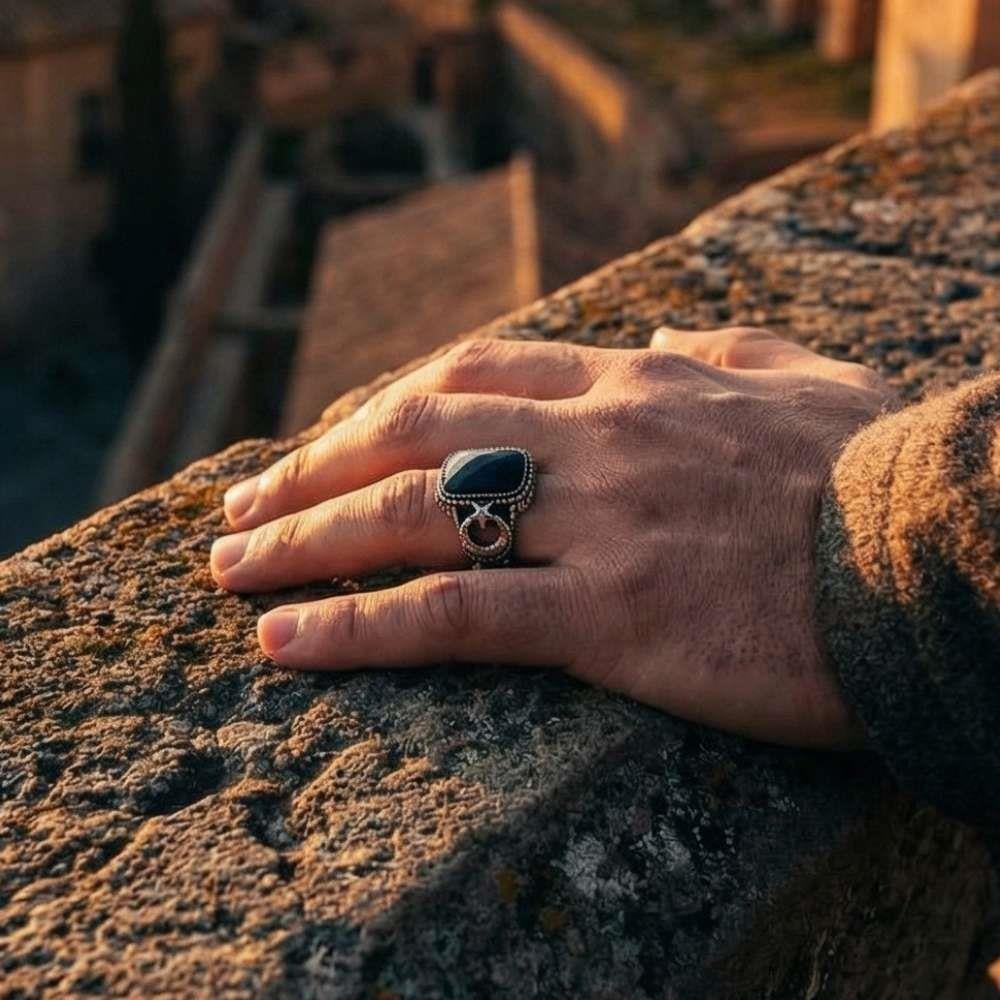 Türk Bayrağı İşlemeli Oniks Taşı Gümüş YüzükOniks Taşlı Yüzükler