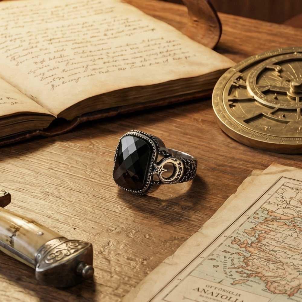 Türk Bayrağı İşlemeli Oniks Taşı Gümüş YüzükOniks Taşlı Yüzükler