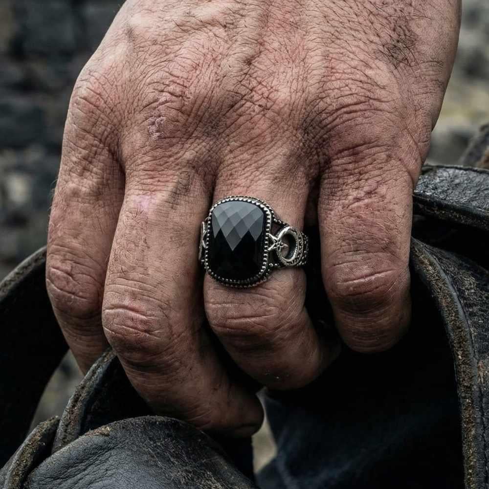 Türk Bayrağı İşlemeli Oniks Taşı Gümüş YüzükOniks Taşlı Yüzükler