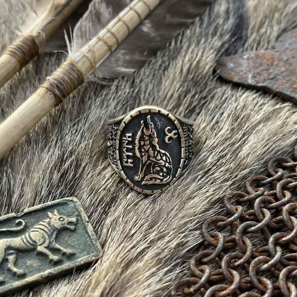 Türk Yazılı Kurt Motifli Yanları Göktürkçe YüzükGöktürkçe Türk Yazılı Yüzükler