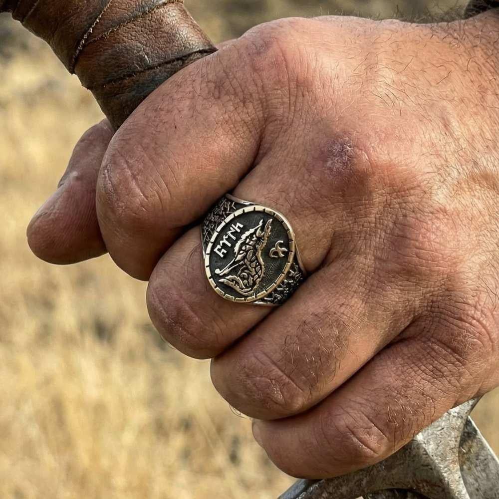 Türk Yazılı Kurt Motifli Yanları Göktürkçe YüzükGöktürkçe Türk Yazılı Yüzükler