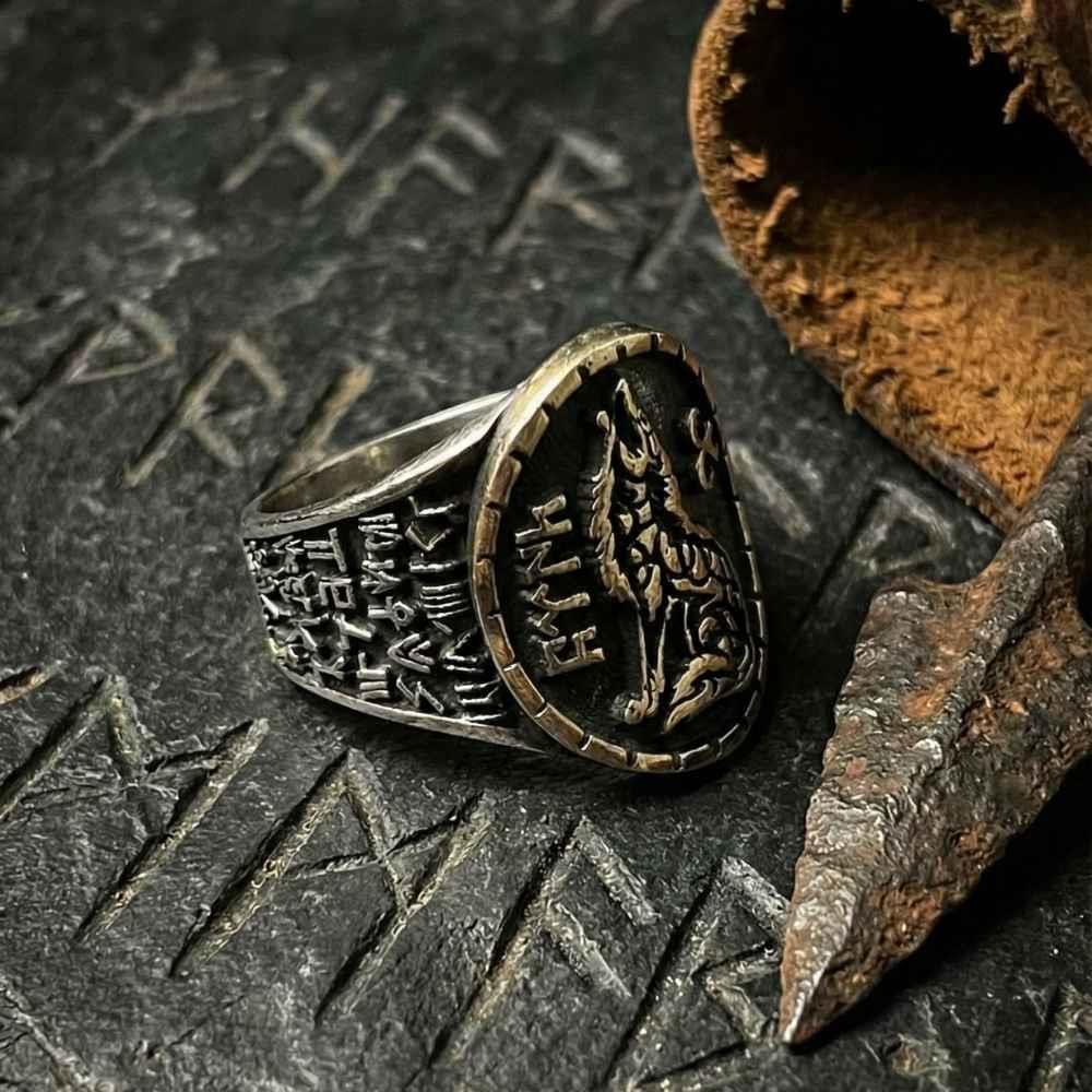 Türk Yazılı Kurt Motifli Yanları Göktürkçe YüzükGöktürkçe Türk Yazılı Yüzükler