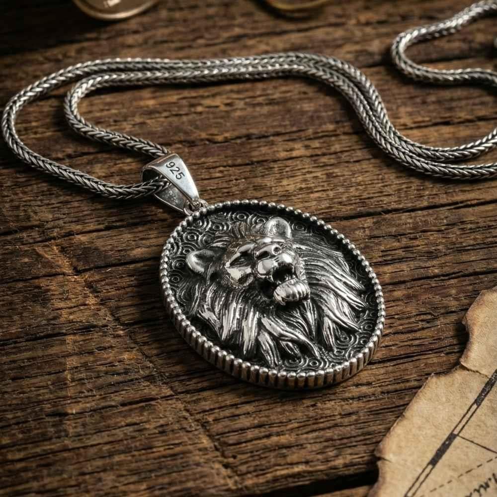 Üç Boyutlu Aslan Kafası Model Gümüş KolyeKolye