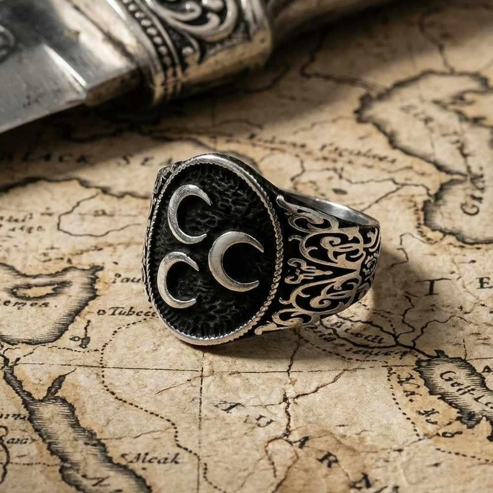 Üç Hilal Siyah Zeminli Gümüş YüzükThree Crescent Ring