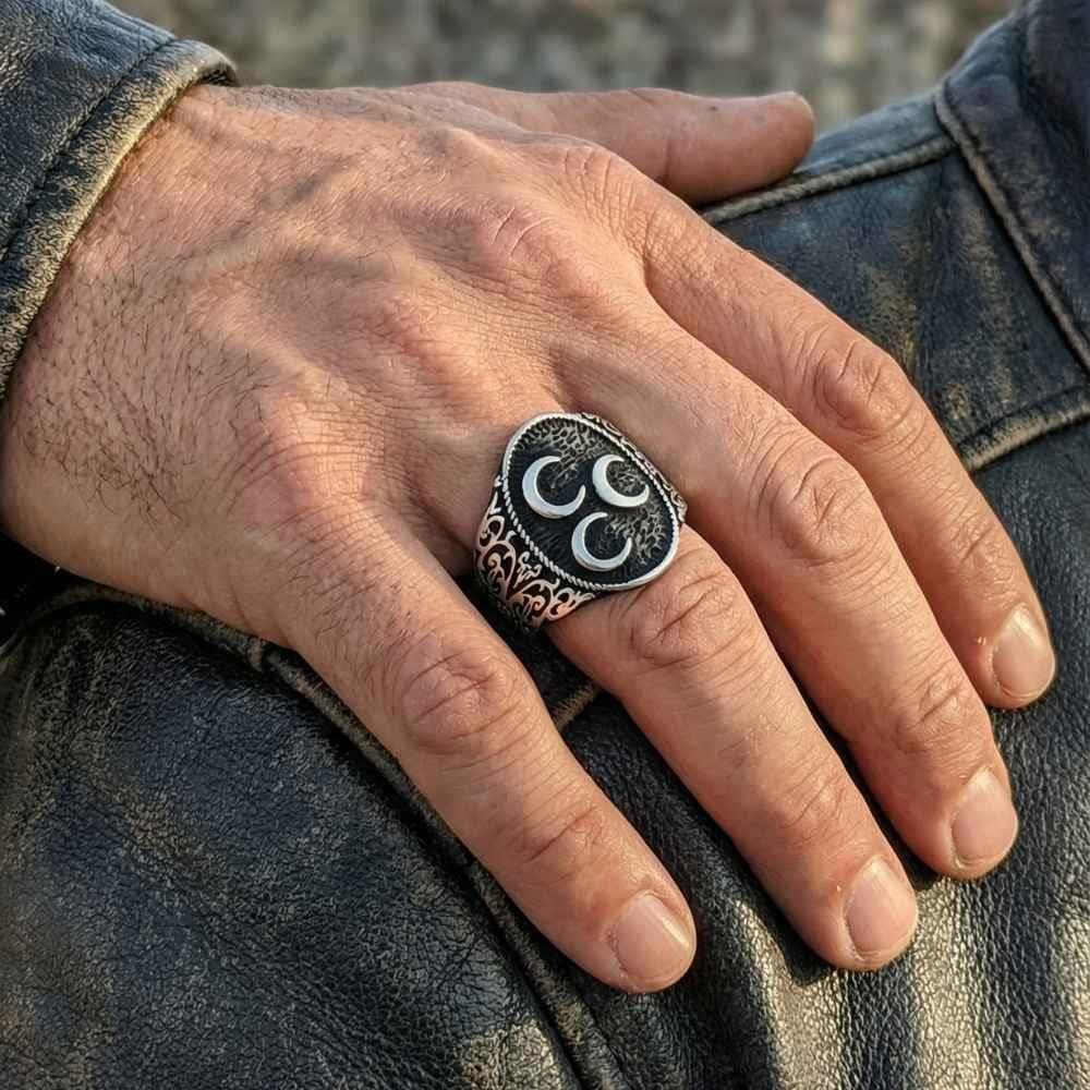 Üç Hilal Siyah Zeminli Gümüş YüzükThree Crescent Ring