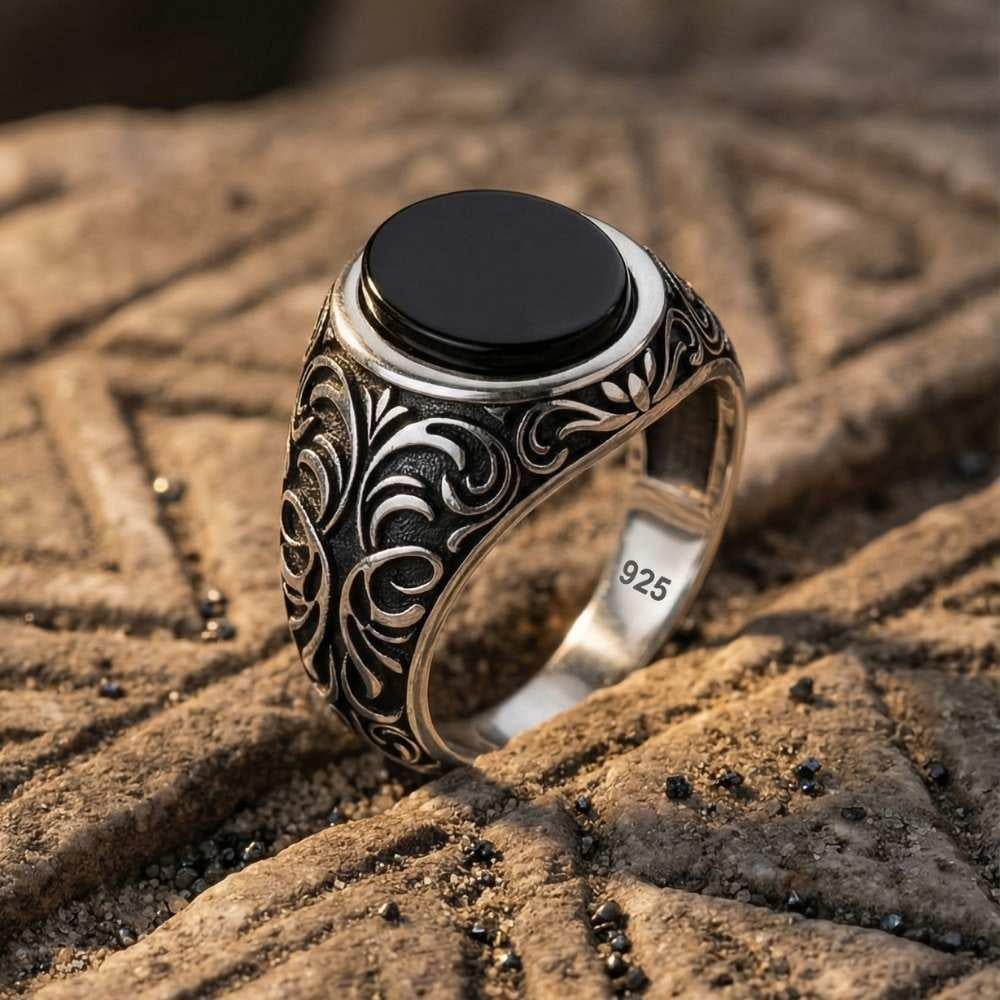 Yanları Osmanlı Motifli Oniks Taşlı Gümüş YüzükOnyx Stone Ring
