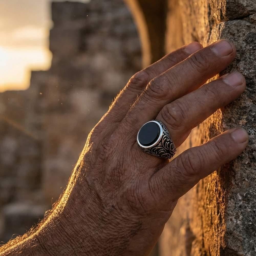Yanları Osmanlı Motifli Oniks Taşlı Gümüş YüzükOnyx Stone Ring