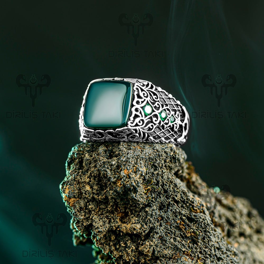 Yeşil Akik Taşlı Yanları Zirkon Taş Detaylı Gümüş Erkek Yüzük