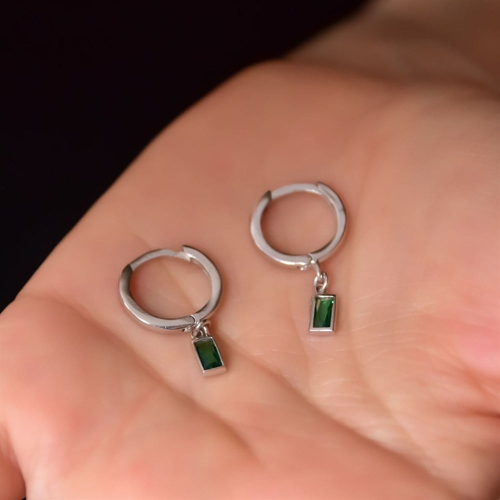 Yeşil Baget Taşlı Kadın Gümüş Küpe Silver